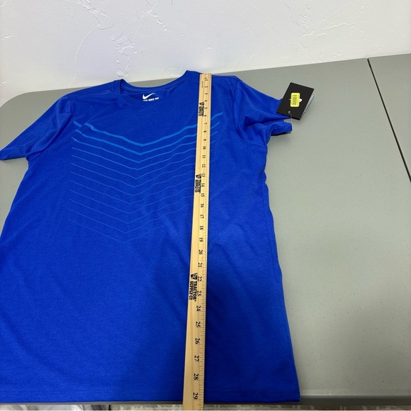 The Nike Tee Athletic Cut NWT Men's Large Dri-Fit Short Sleeve T Shirt Active - Picture 10 of 10
